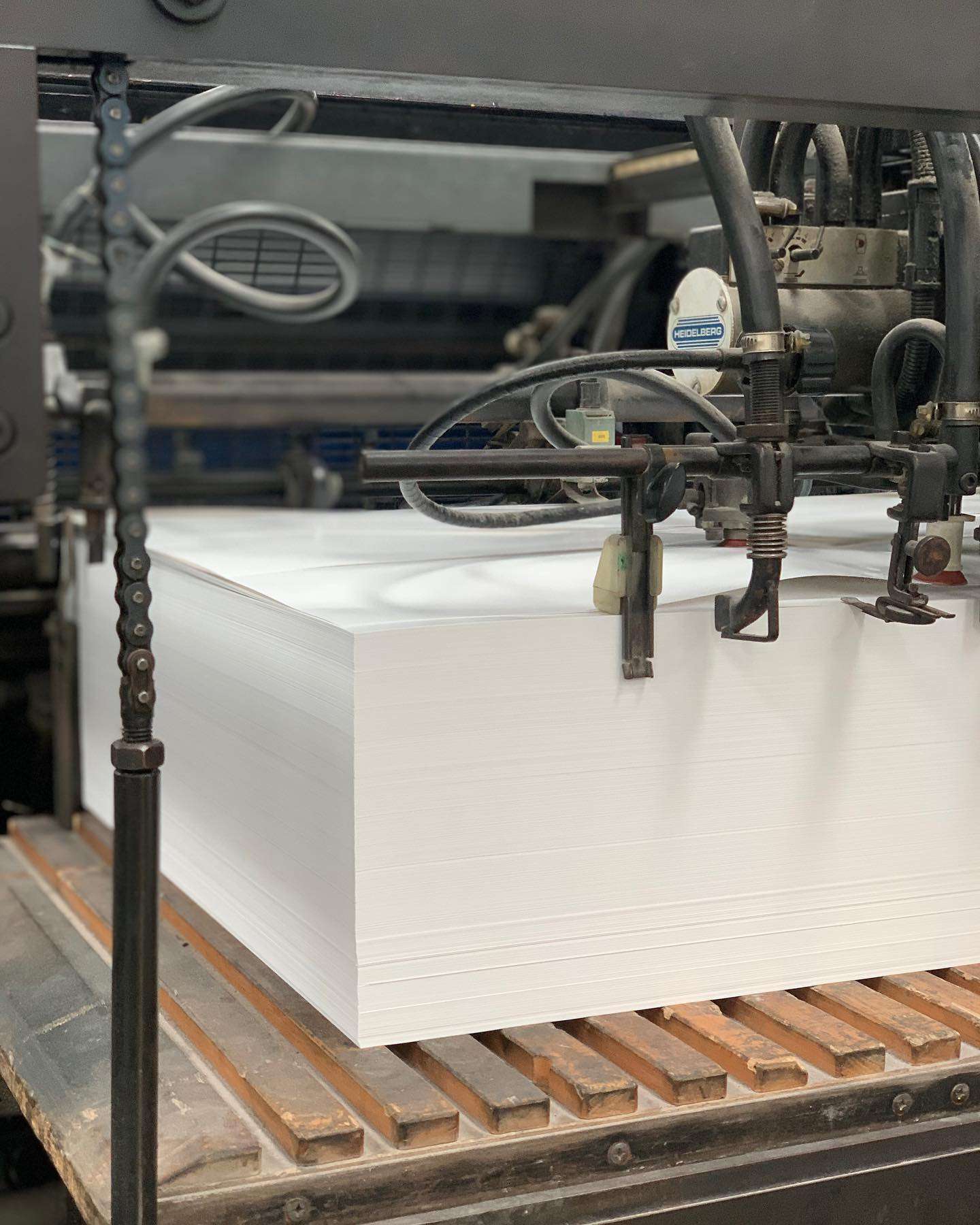 Offset Lithography machine with paper loaded